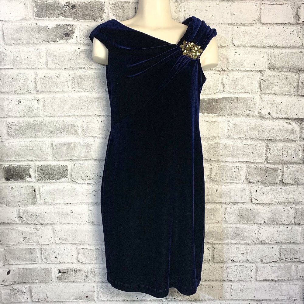 Laura Petites Navy Velvet Rhinestone Broach Sleeveless Cocktail Shift Dress